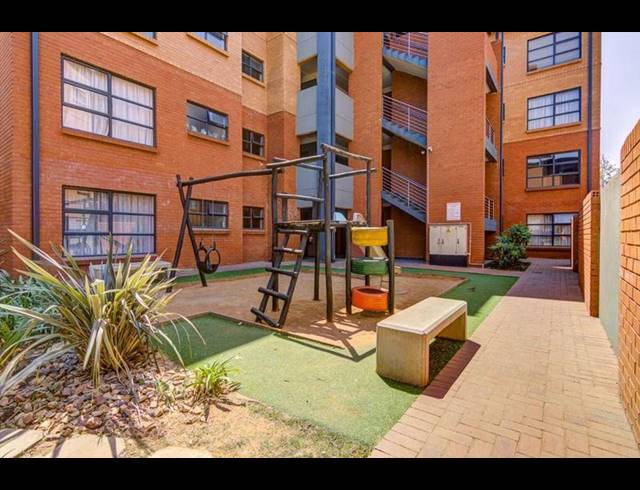 3 BEDROOM TOWNHOUSE FOR SALE IN EVELEIGH